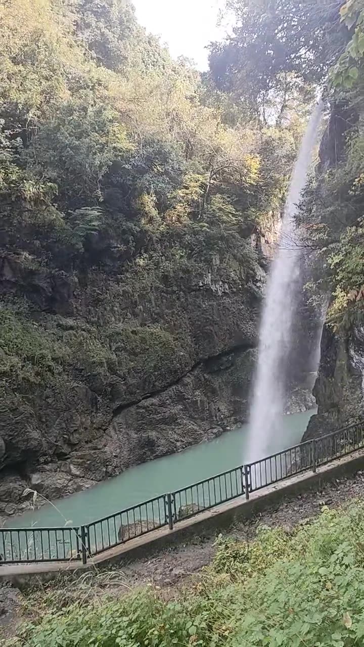 Sample entry: Watagataki Falls